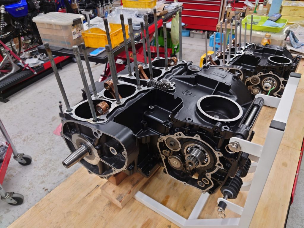 カワサキZ1000R1エンジン組み立て